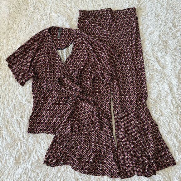 Anthropologie Geo Print Matching Set with Wrap Top and Bellbottom Flares Size M - Picture 5 of 7